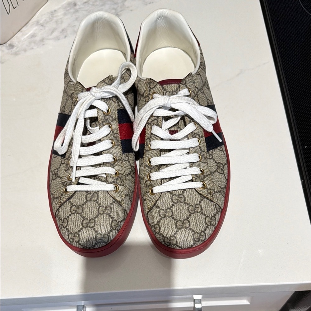 Like new men’s Gucci sneakers size 11.5
